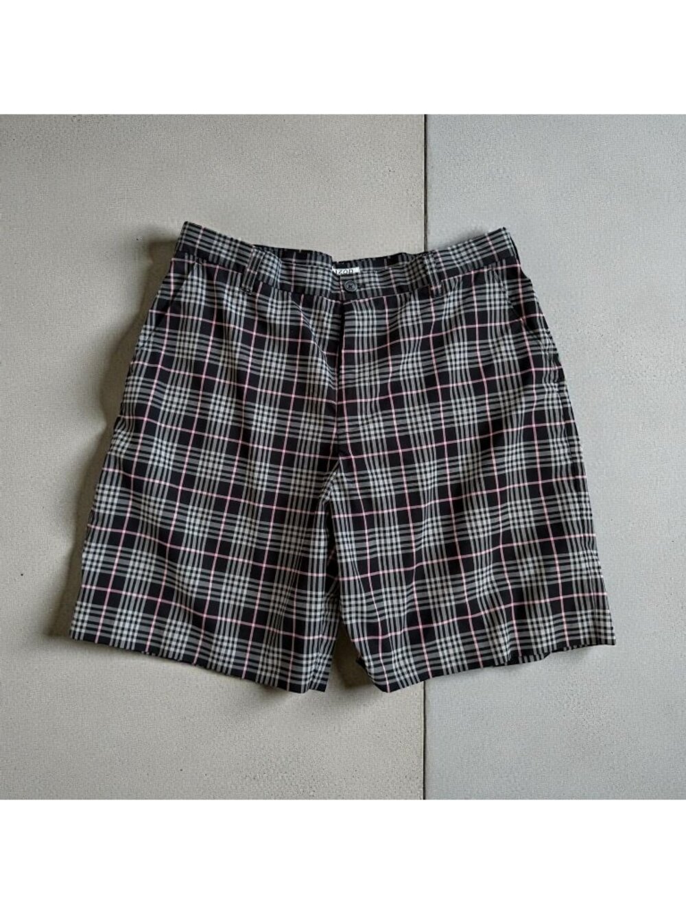 IZOD Men's Performance Black Pink Plaid Shorts Size 36